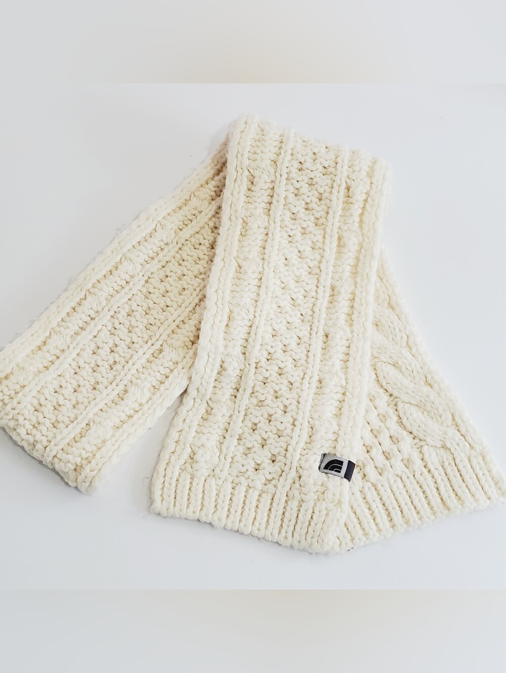 The North Face Ivory Cable Knit PatternUnisex Wool Blend Scarf Wool 8% Alpaca 7%